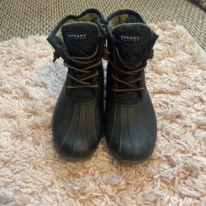 Sperry quilted duck boots 🦆